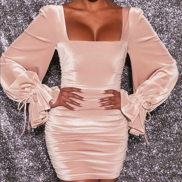 Oh Polly Dresses & Skirts - VELVET PUFF SLEEVE MINI DRESS IN BLUSH